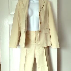 🌺 women’s suiting